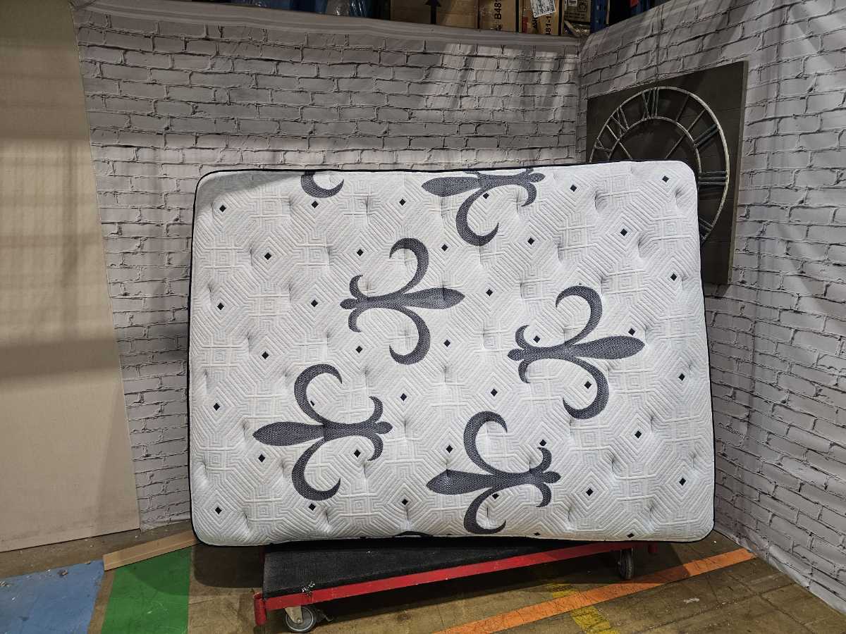 Stearns & Foster® Estate EuroTop Arya 16 inch Mattress - Queen/Plush - Gallery Image 2